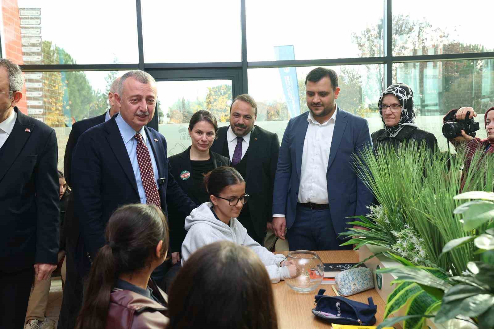 Başkan Büyükakın: “Kütüphanelerde gençlerimizi geleceğe hazırlıyoruz”