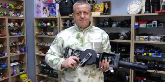 Sesi makineli tüfek, kendisi fotoğraf makinesi