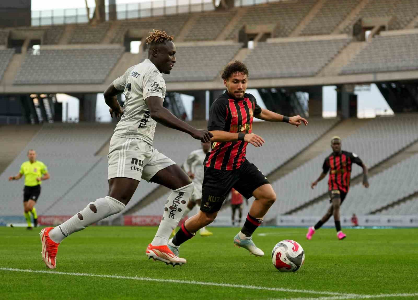Trendyol Süper Lig: Fatih Karagümrük: 0 – Kocaelispor: 0 (Maç devam ediyor)