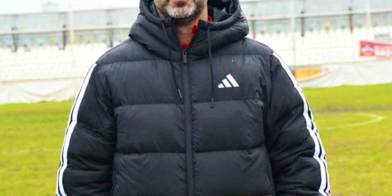 Adem Çak ilk maçından galibiyetle ayrıldı