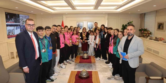 Gaziantep’in şampiyonları, Şahin ile bir araya geldi