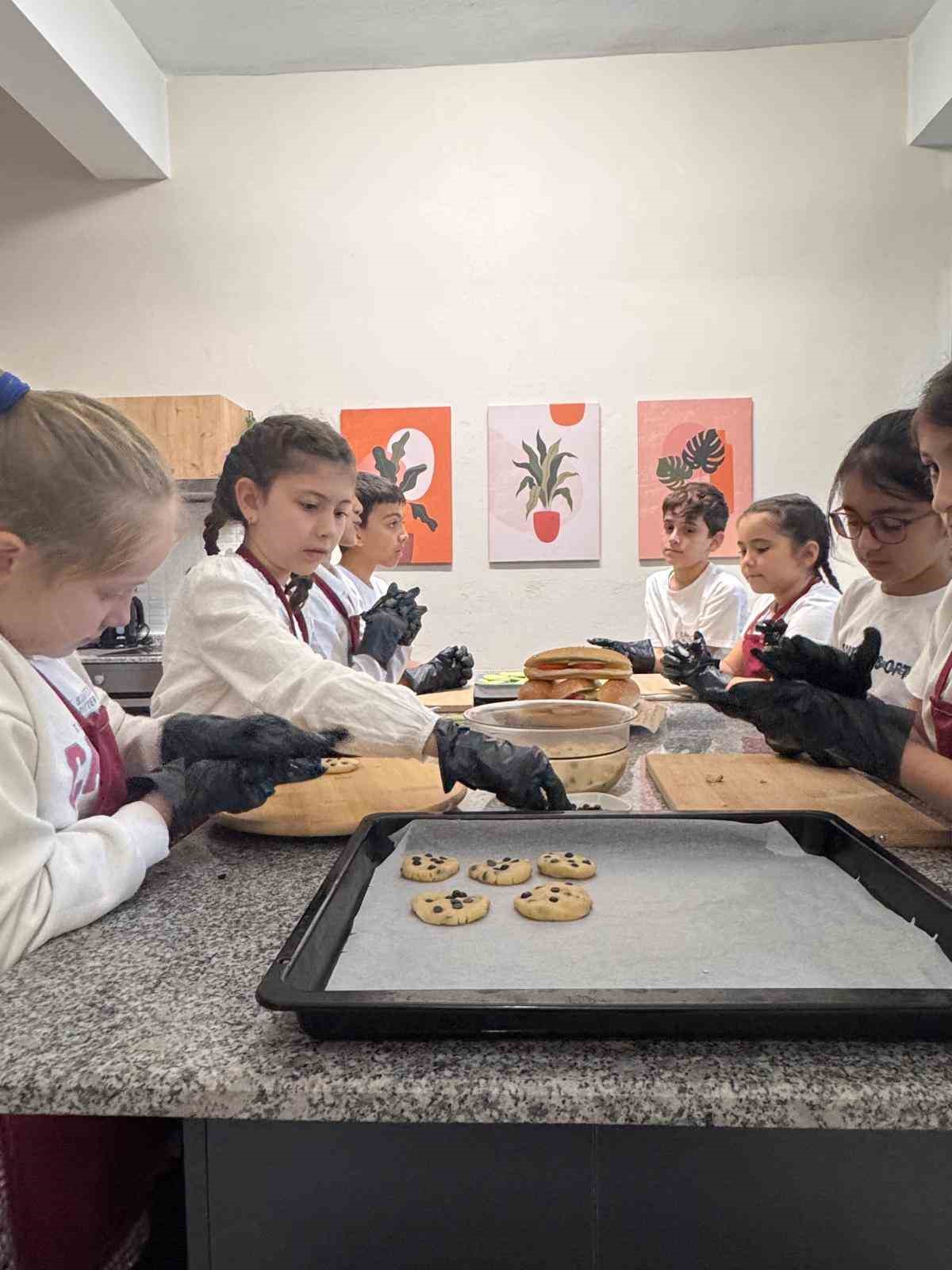 Kartepe’deki ilkokulda “Türkiye Yüzyılı Maarif Modeli” ile çok yönlü eğitim