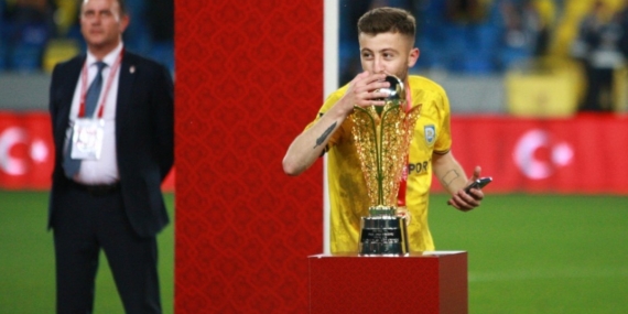 Kocaeli’de silahlı saldırı: 1’i futbolcu 3 yaralı