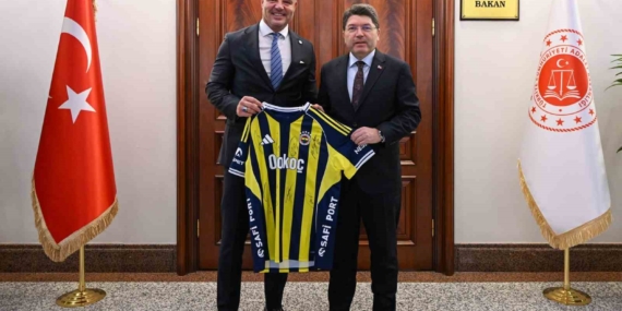 Fenerbahçe’den Bakan Yılmaz Tunç’a hediye edilen formayla ilgili açıklama