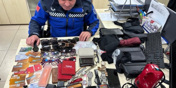 Kocaeli’de kayıp eşyalar “Alo 153” ile sahiplerini bekliyor