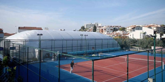 Kuşadası Tenis Kulübü’nde ’balon kort’ yapımı tamamlandı