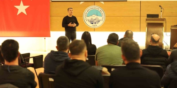 Spor A.Ş. personeline güvenli spor tesisleri için ilk yardım eğitimi