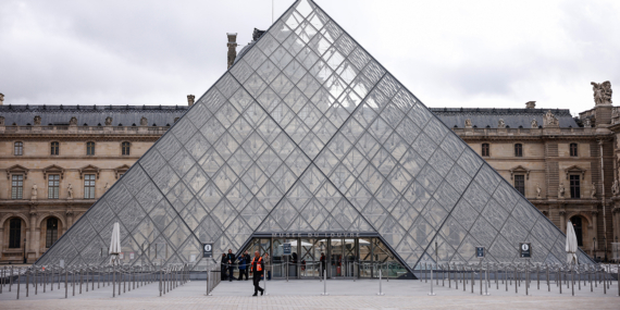 Paris’teki Louvre Müzesi çalışanları greve gitti, müze açılmadı