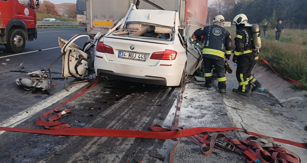Otomobiliyle tırın altına giren 18 yaşındaki sürücü hayatını kaybetti