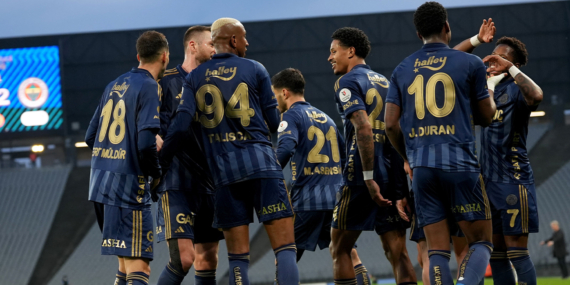 Fenerbahçe, ligde ilk yarıyı namağlup kapattı