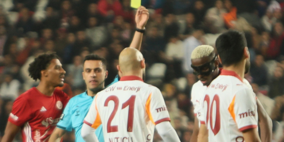 Victor Osimhen cezalı duruma düştü