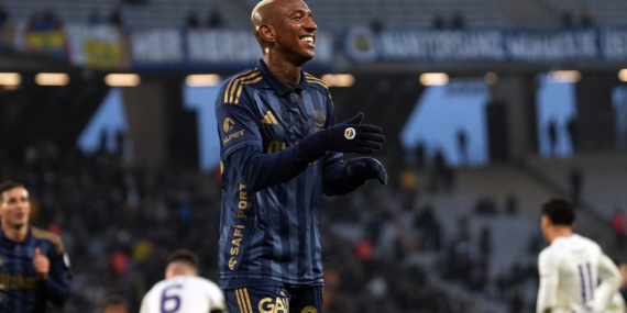 Anderson Talisca gollerine devam etti