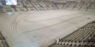 Elazığ Atatürk Stadyumu karla kaplandı