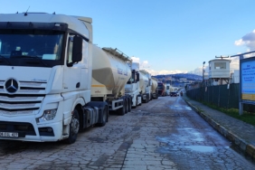 Safiport önünde saatler süren çile (2)