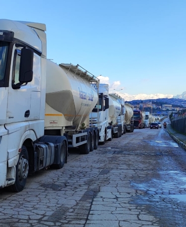 Safiport önünde saatler süren çile (2)