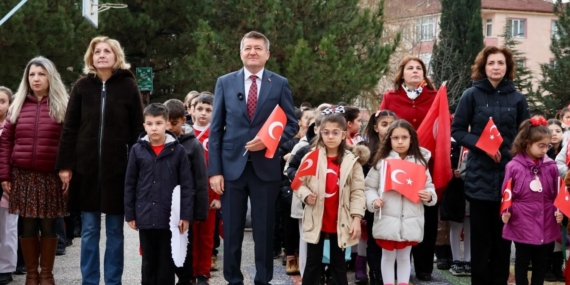 Ertuğrulgazi İlkokulu’nda ikinci dönemin ilk dersi bayrak temasıyla yapıldı
