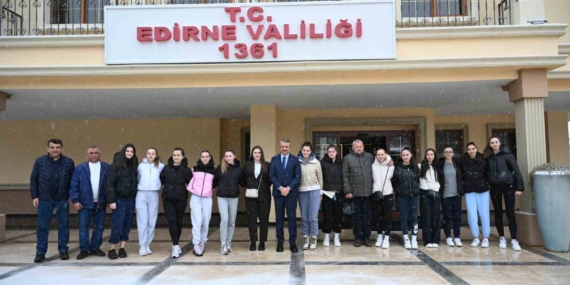 Bulgaristan Şampiyonu Kır Voleybol Takımı Edirne’de