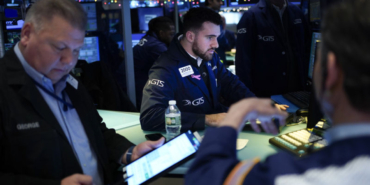 ABDdeki-Belirsizlik-Kuresel-Piyasalarda-Taslari-Yerinden-Oynatti-featured