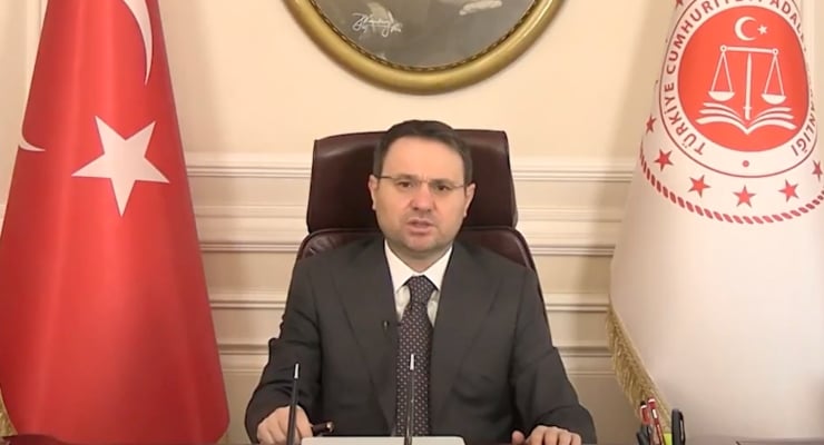 Adalet-Bakani-Gurlek8217ten-yargi-calisanlarina-yeni-vaatler-featured