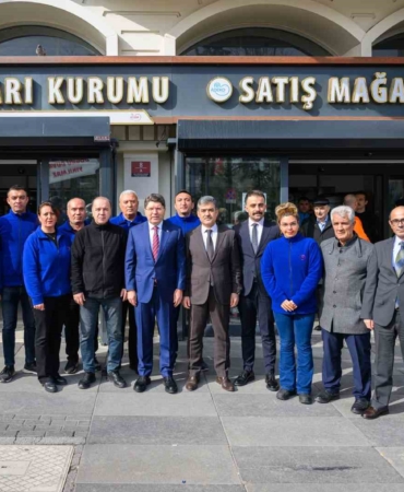 ADALET BAKANI TUNÇ, İŞYURTLARI'NIN KIZILAY SATIŞ MAĞAZASINDA VATANDAŞLARLA ALIŞVERİŞ YAPTI