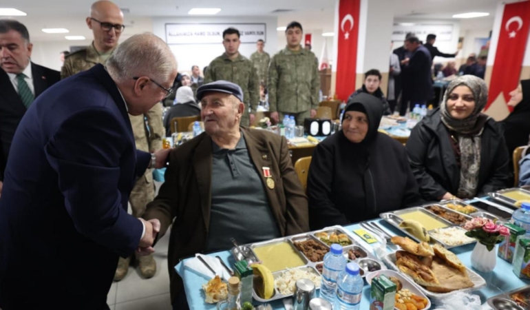 Bakan-Guler-Bayburt8217ta-Sehit-Yakinlari-ve-Gazilerle-Bulustu-featured