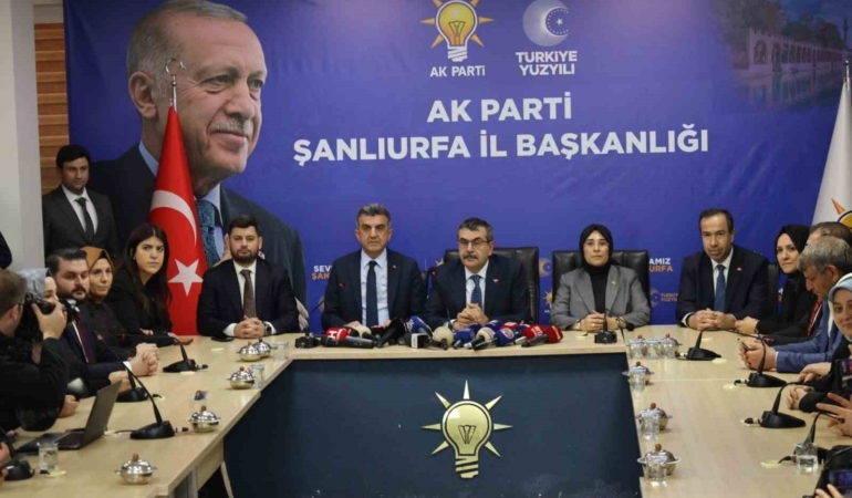 BAKAN TEKİN: "DEPREMDEN ETKİLENEN 11 İLİMİZİN TAMAMINDA DEVAM EDEN YATIRIMLARIMIZLA YÜZDE 15 DAHA FAZLA DERSLİĞİMİZ OLACAK" "BİZ MUHALEFET GİBİ BELEDİYE BÜTÇELERİNİ TÜYÜ BİTMEMİŞ YETİMLERİN HAKKINI, ASRIN HIRSIZLIKLARIYLA HARCAMAK DURUMUNDA OLAN BELEDİYELER GİBİ DAVRANMADIK"