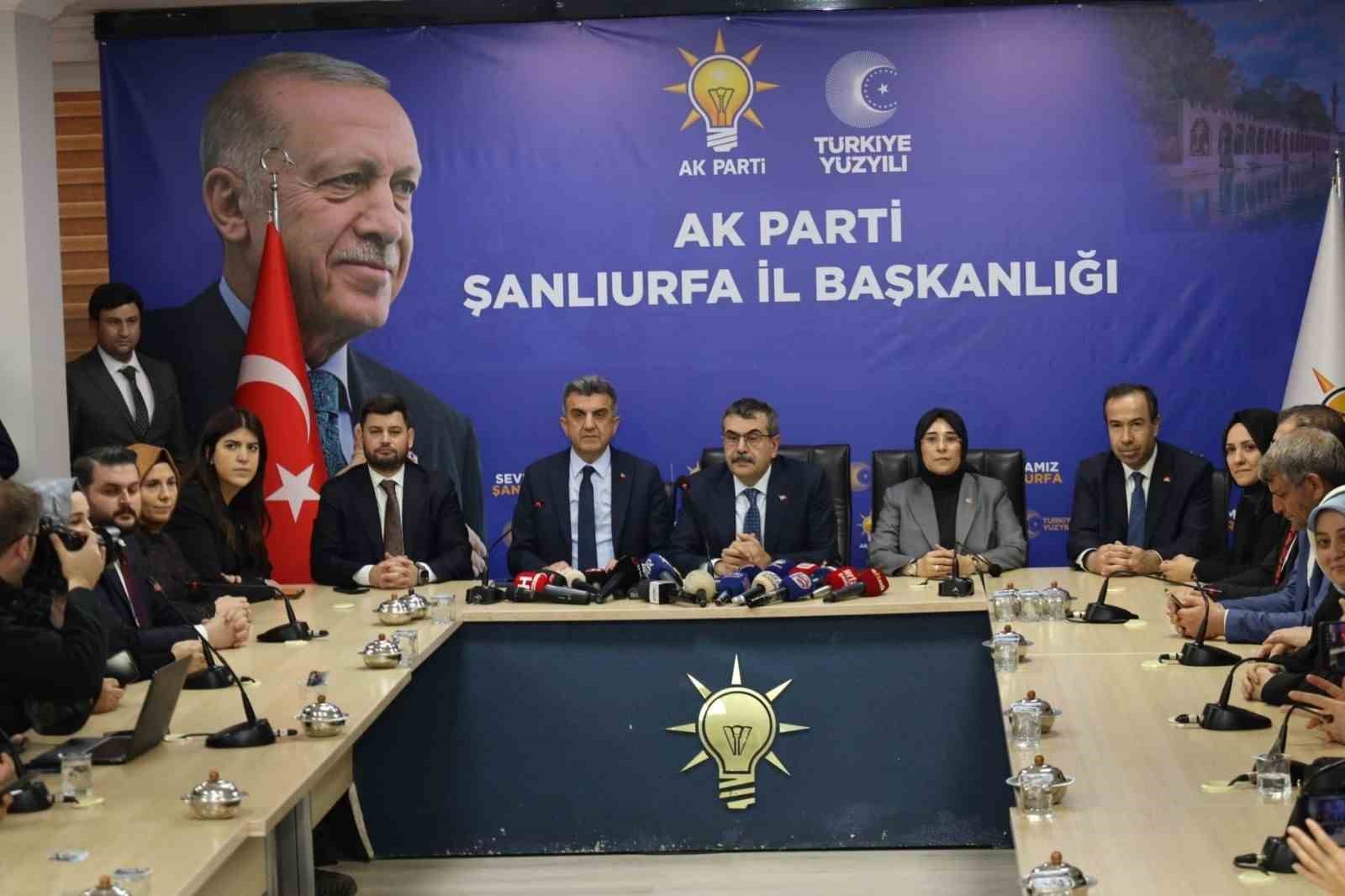 BAKAN TEKİN: "DEPREMDEN ETKİLENEN 11 İLİMİZİN TAMAMINDA DEVAM EDEN YATIRIMLARIMIZLA YÜZDE 15 DAHA FAZLA DERSLİĞİMİZ OLACAK" "BİZ MUHALEFET GİBİ BELEDİYE BÜTÇELERİNİ TÜYÜ BİTMEMİŞ YETİMLERİN HAKKINI, ASRIN HIRSIZLIKLARIYLA HARCAMAK DURUMUNDA OLAN BELEDİYELER GİBİ DAVRANMADIK"