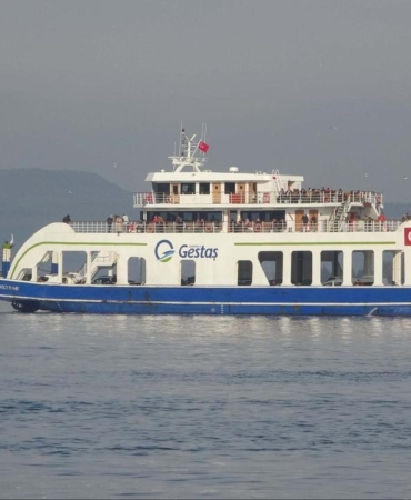 Bozcaada-Geyikli-Feribot-Seferlerine-Firtina-Engeli-featured