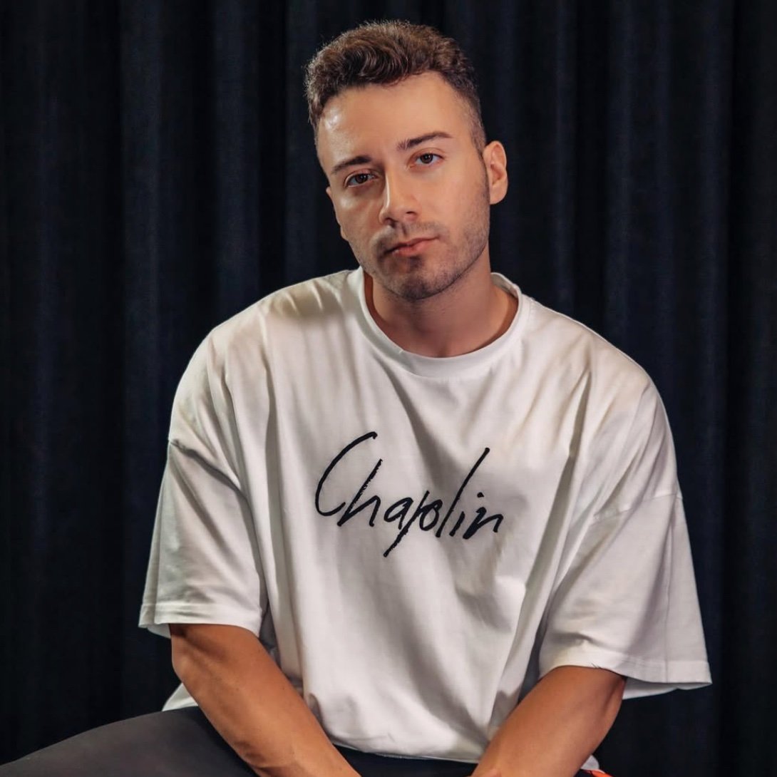 Enes Batur gözaltına alındı