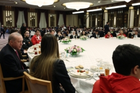 Erdoğan’dan Gençlere Tarihi Çağrı Hayallerinizle Aranıza Kifayetsizlerin Girmesine İzin Vermeyin!