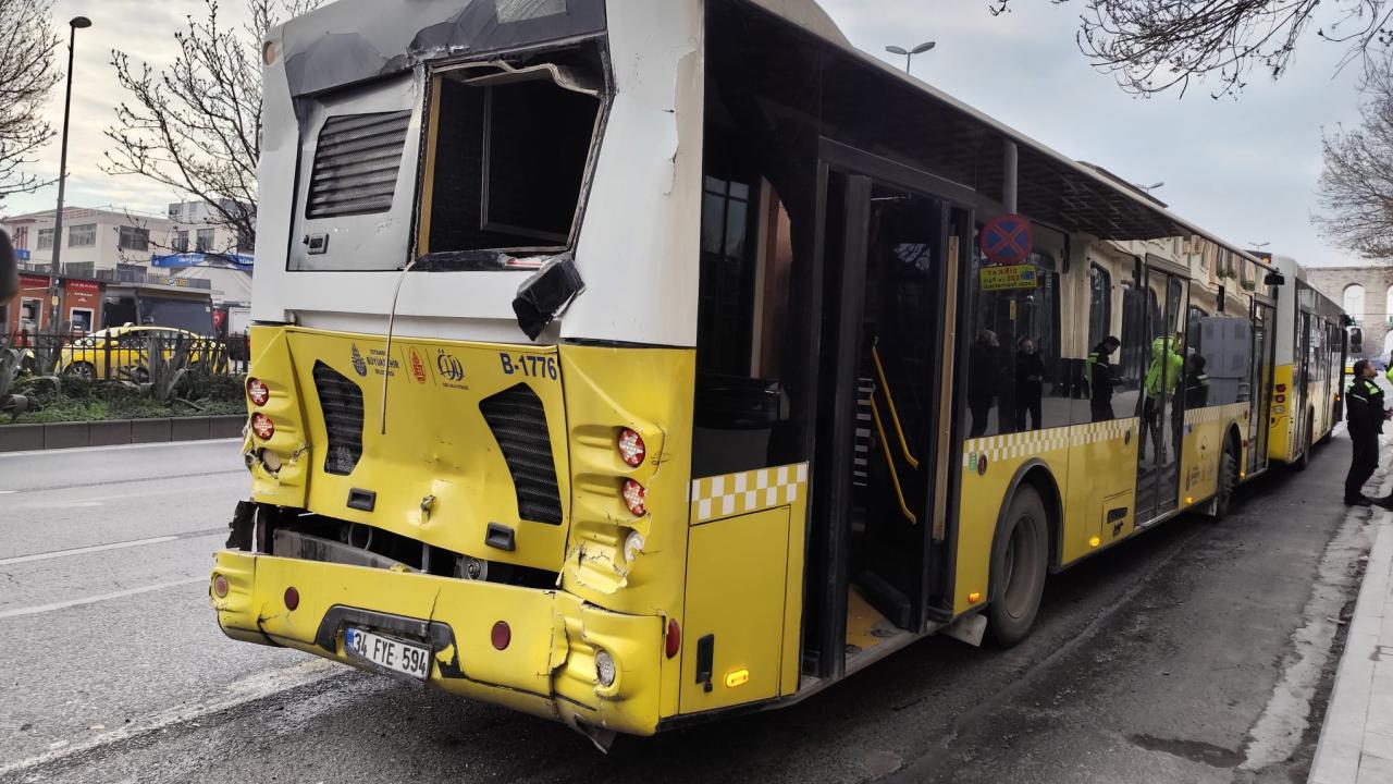 Fatih8217te-IETT-Otobusleri-Birbirine-Girdi-3-Aracta-Hasar-Var-featured