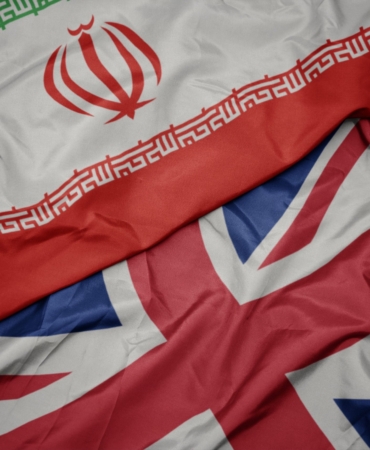 İngiltere, Tahran Büyükelçiliği’ni Tahliye Ediyor