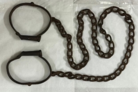 Iskocya8217da-Tartismali-Muzayede-Kole-Kelepceleri-Satisa-Cikiyor-featured