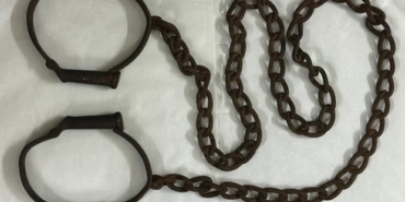 Iskocya8217da-Tartismali-Muzayede-Kole-Kelepceleri-Satisa-Cikiyor-featured