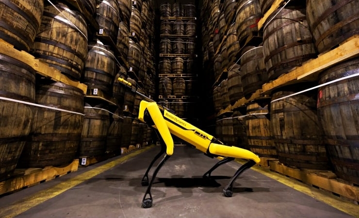 Iskocyada-Viski-Depolarinin-Yeni-Muhafizi-Robot-Kopek-featured