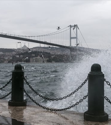 Istanbul8217da-Olumsuz-Hava-Vapur-Seferlerini-Durdurdu-featured