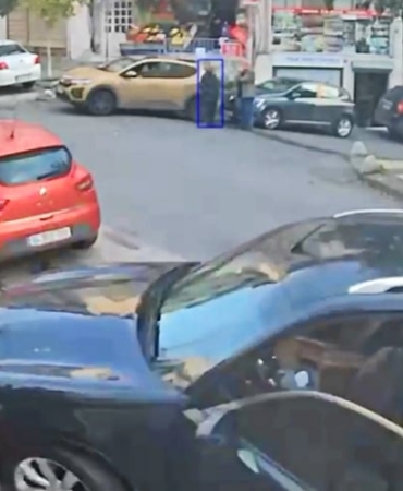 Kendi-Aracinin-Altinda-Kalan-Surucu-Taburcu-Edildi-featured