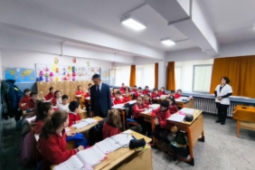 Vali İlhami Aktaş Güne Okul Ziyaretiyle Başladı