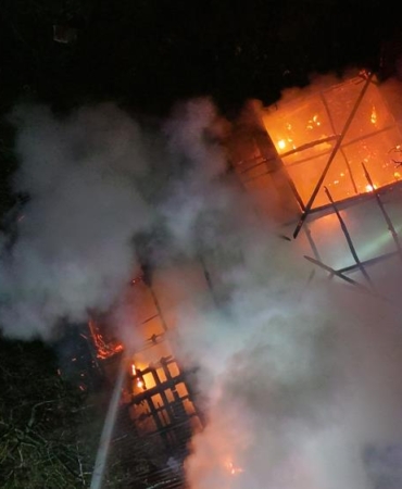 Alevler Ahşap Evi Esir Aldı, İçerideki Yaşlı Adam Kurtarılamadı!