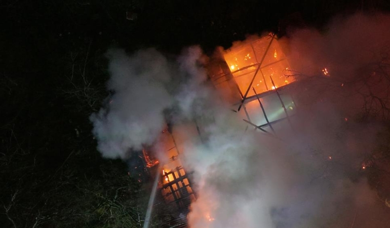 Alevler Ahşap Evi Esir Aldı, İçerideki Yaşlı Adam Kurtarılamadı!