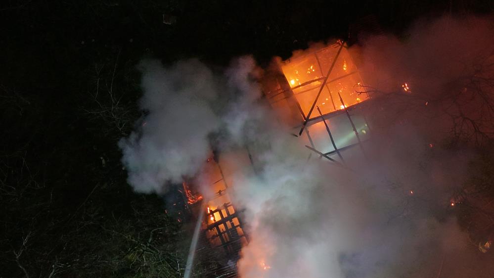 Alevler Ahşap Evi Esir Aldı, İçerideki Yaşlı Adam Kurtarılamadı!