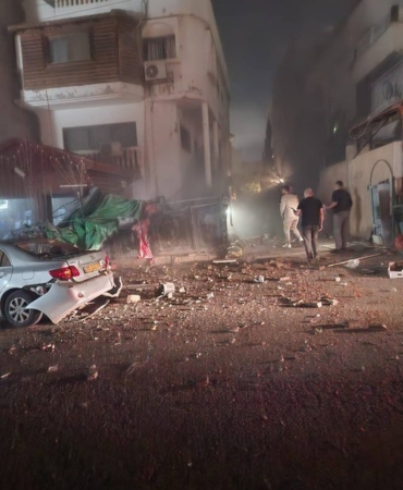 İran füzeleri İsrail’in merkezini vurdu