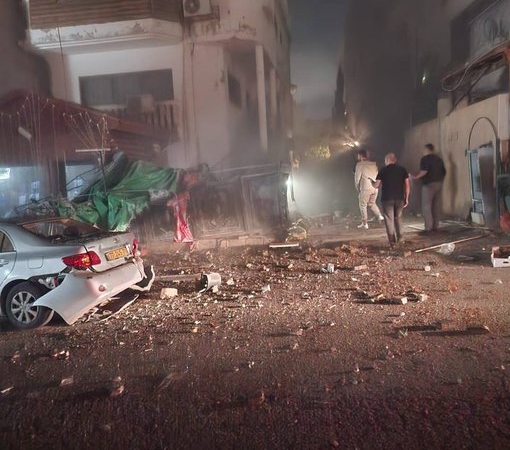 İran füzeleri İsrail’in merkezini vurdu