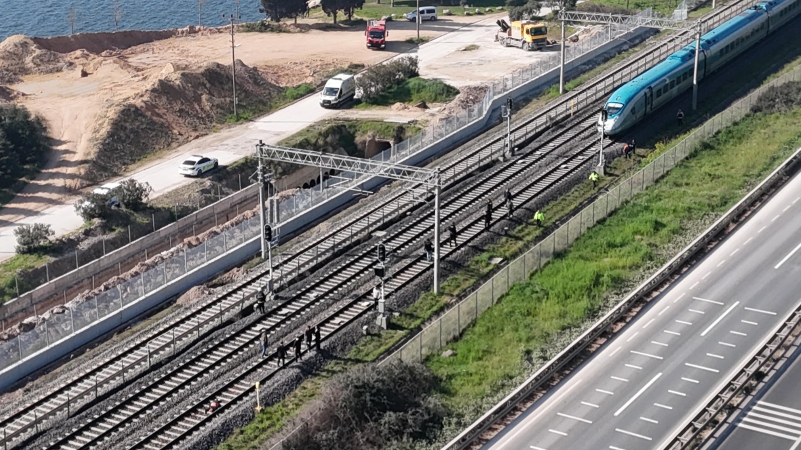 Kocaeli'de YHT Hattında Acı Kayıp Raylara Atlayan Şahıs Kurtarılamadı