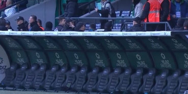 Penaltı Kararı Sonrası Yedek Kulübesi Sahayı Terk Etti!