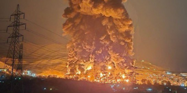 Tahran’ın Enerji Damarı Kesildi! Dev Petrol Deposu Vuruldu, Şehir Yanıyor
