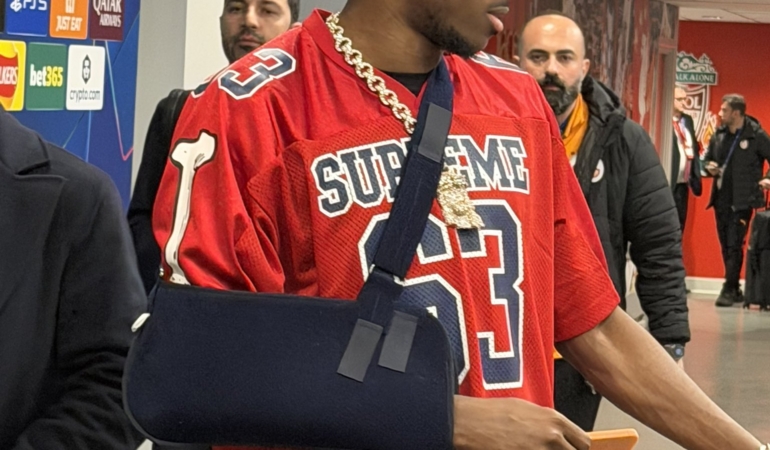 Victor Osimhen kolundaki kırık nedeniyle ameliyat olabilir